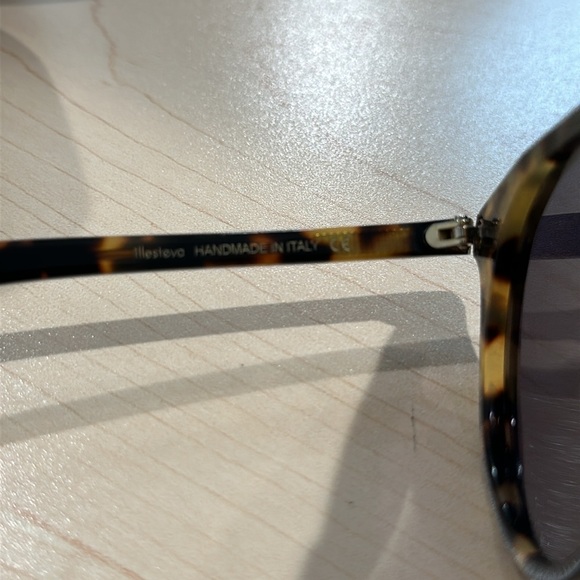 Illesteva Sterling 2 Sunglasses in Tortoise/ Brown Flat - Picture 6 of 8